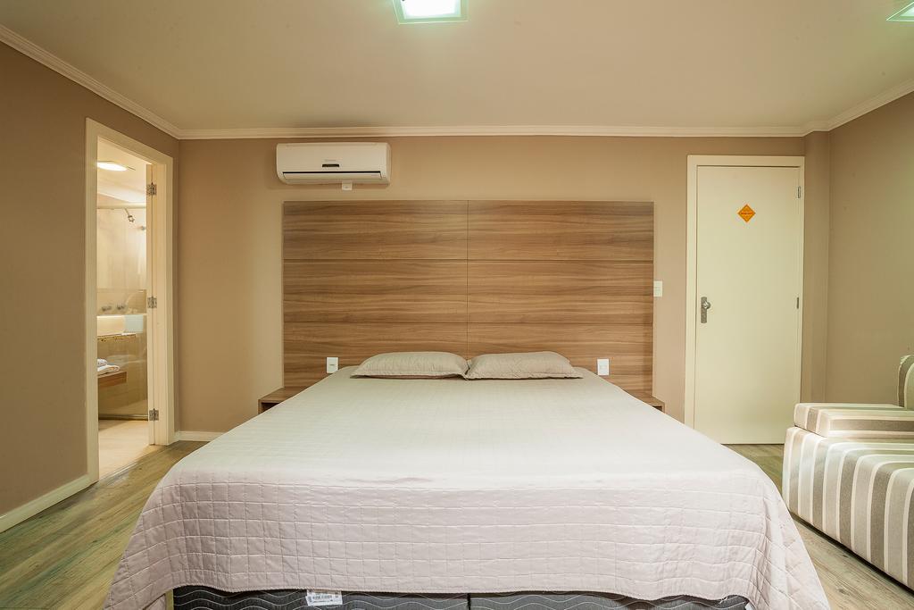 Hotel Goncalves- Proximo A Santa Casa De Porto Alegre Bagian luar foto