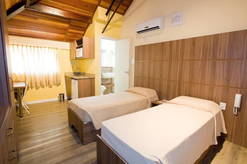 Hotel Goncalves- Proximo A Santa Casa De Porto Alegre Bagian luar foto
